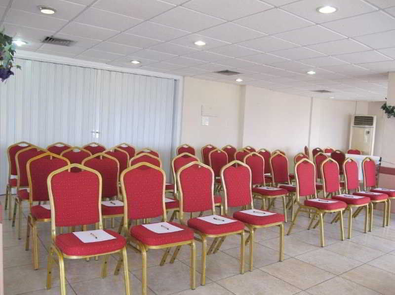 Mackenzie Beach Hotel Larnaca Zaplecze biznesowe zdjęcie