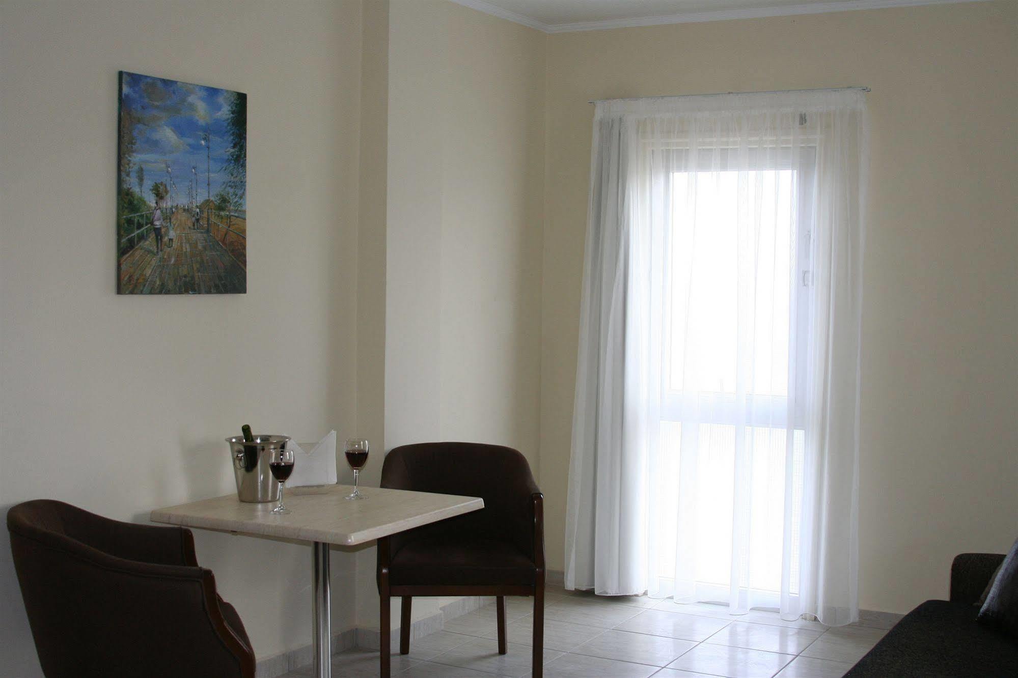 Mackenzie Beach Hotel Larnaca Pokój zdjęcie