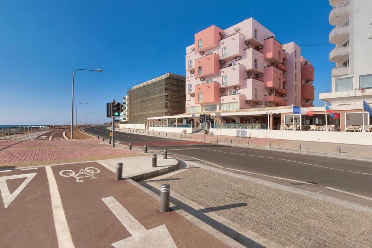 Mackenzie Beach Hotel Larnaca Zewnętrze zdjęcie
