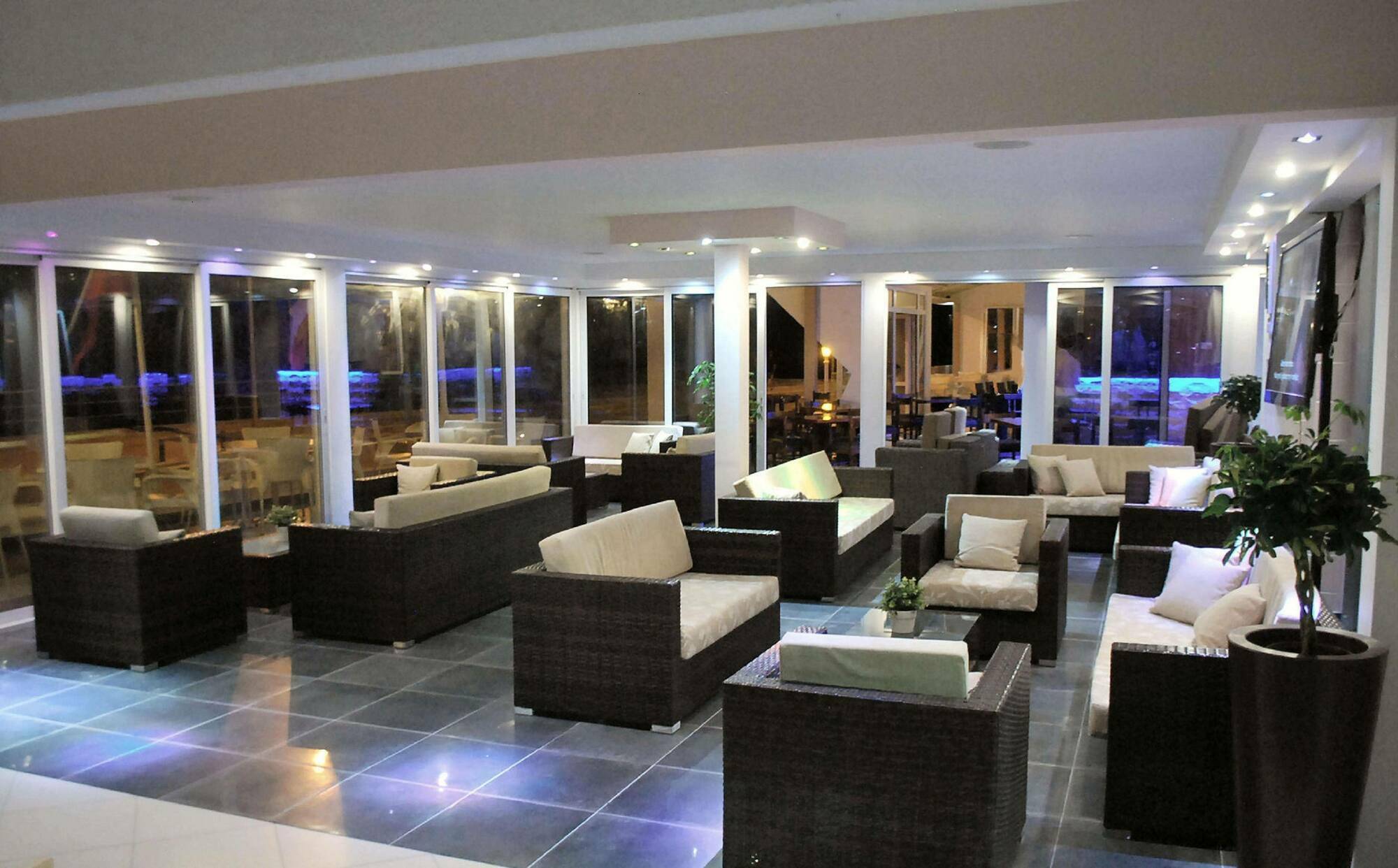Mackenzie Beach Hotel Larnaca Zewnętrze zdjęcie